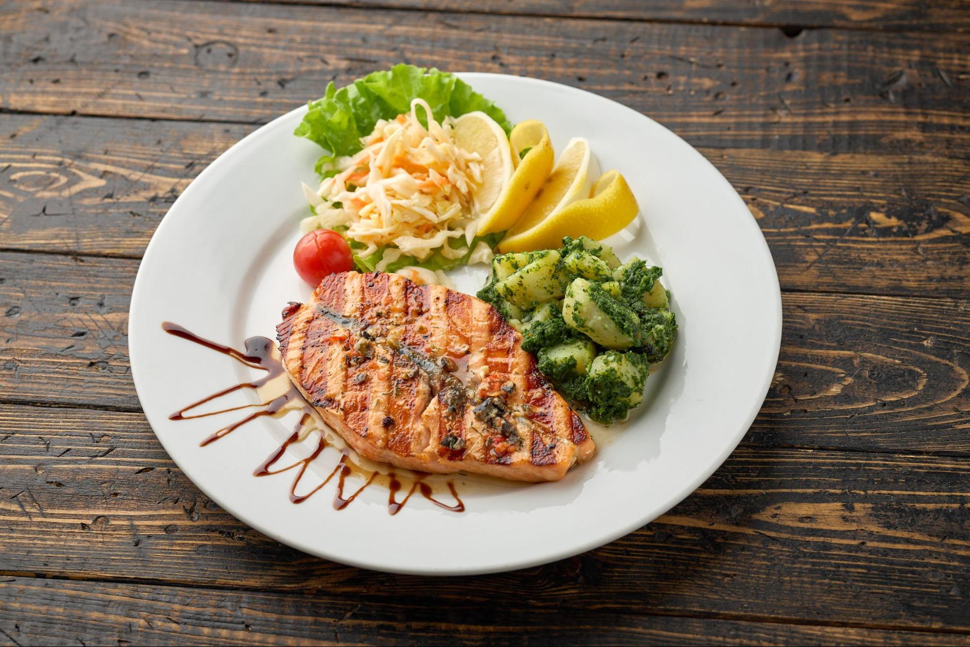 Стейк из сёмги на гриле