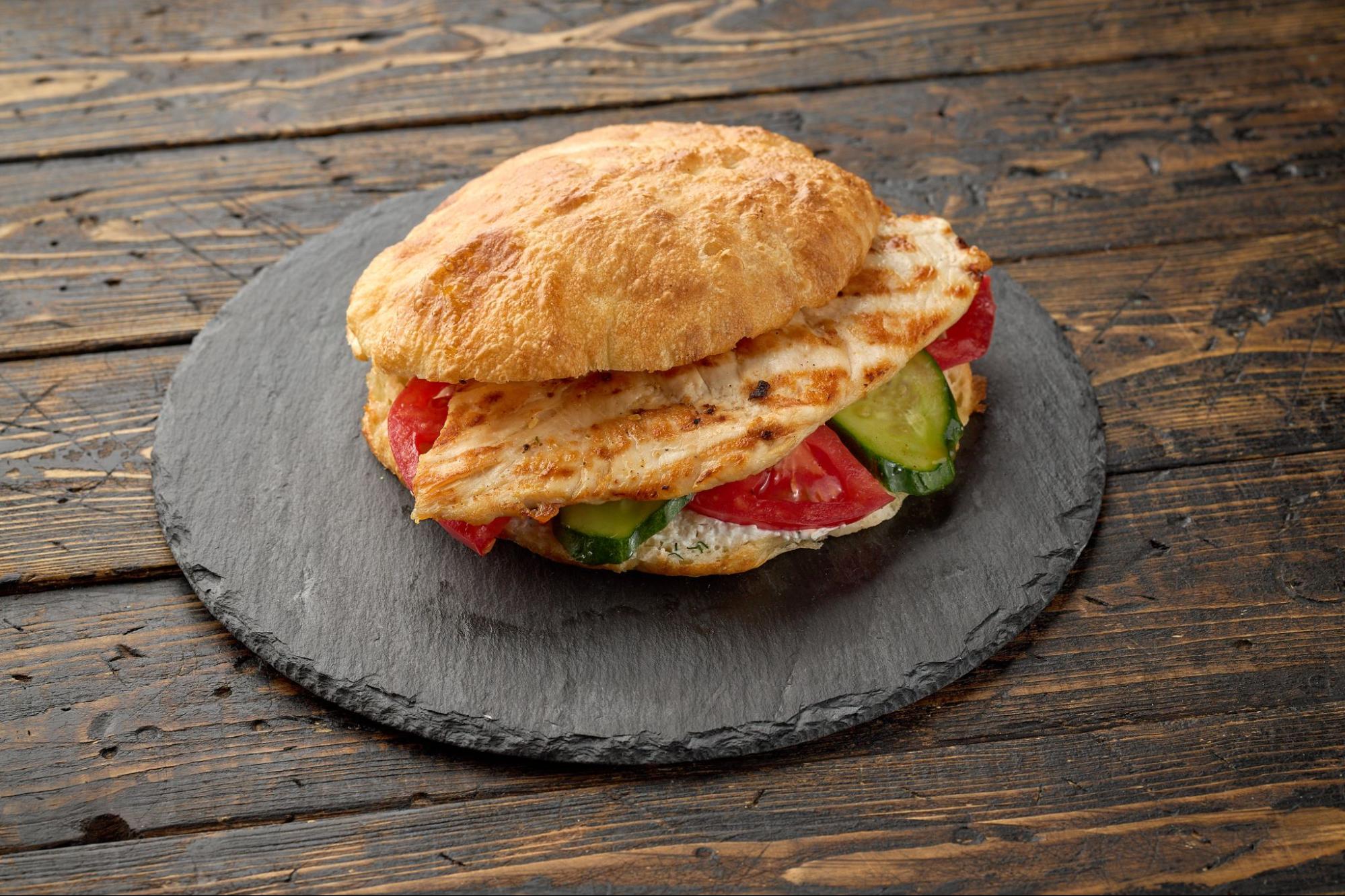 Бургер с куриным филе